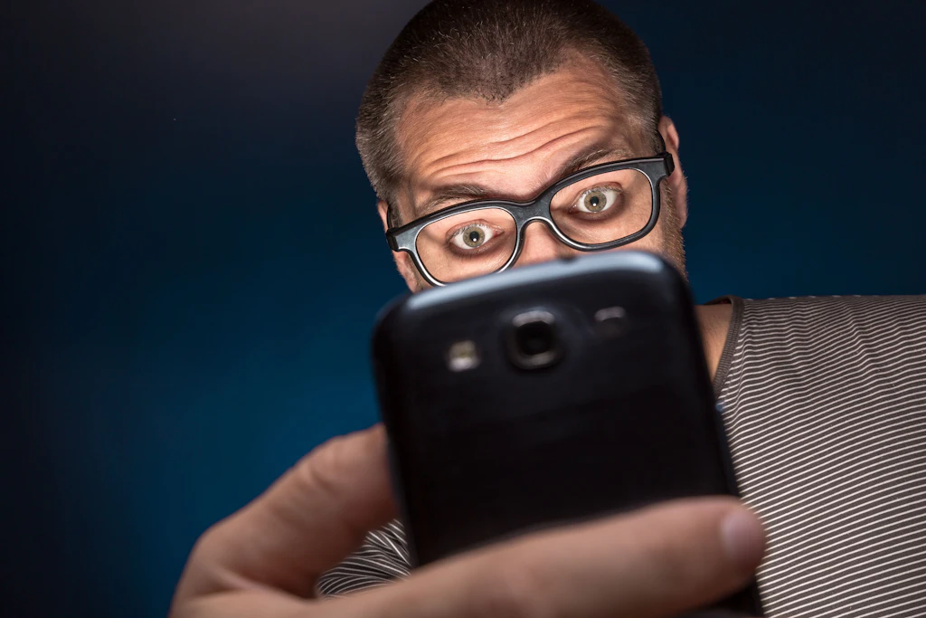 Die neuen fiesen Maschen der Telefon-Betrüger. Bei diesen Nummern nicht rangehen!