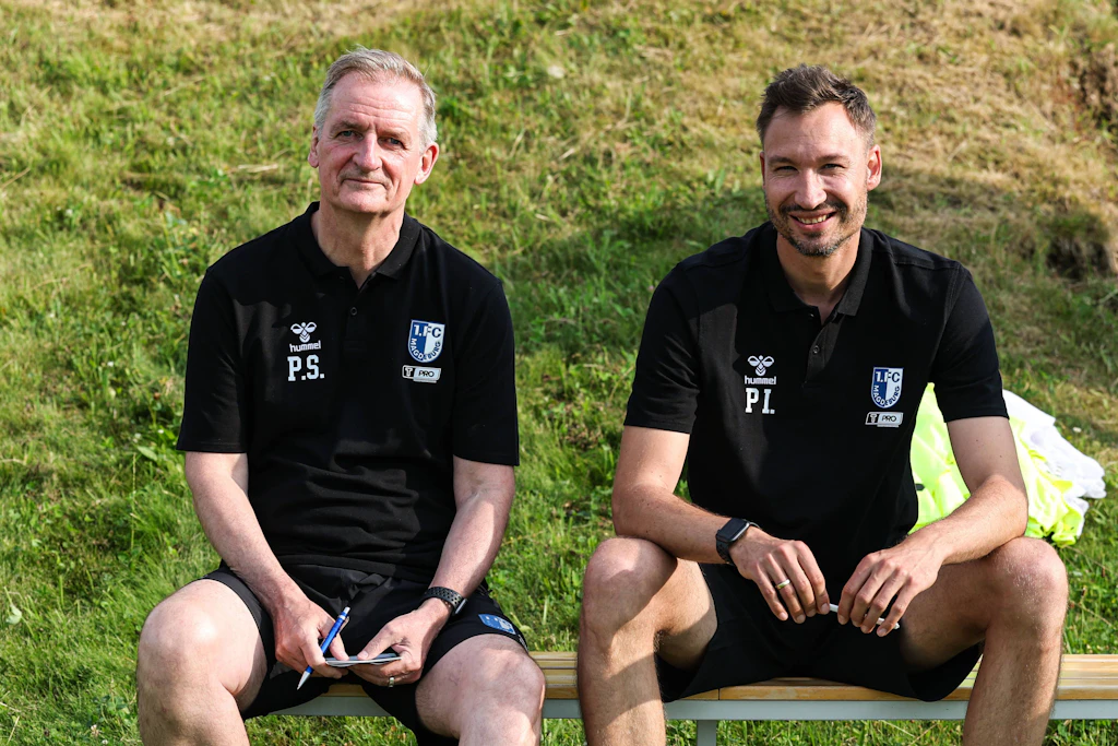 Haben sich für den 1. FC Magdeburg als Glücksgriff entpuppt: Das Trainerduo Petrik Sander und Pascal Ibold (v.l.)
