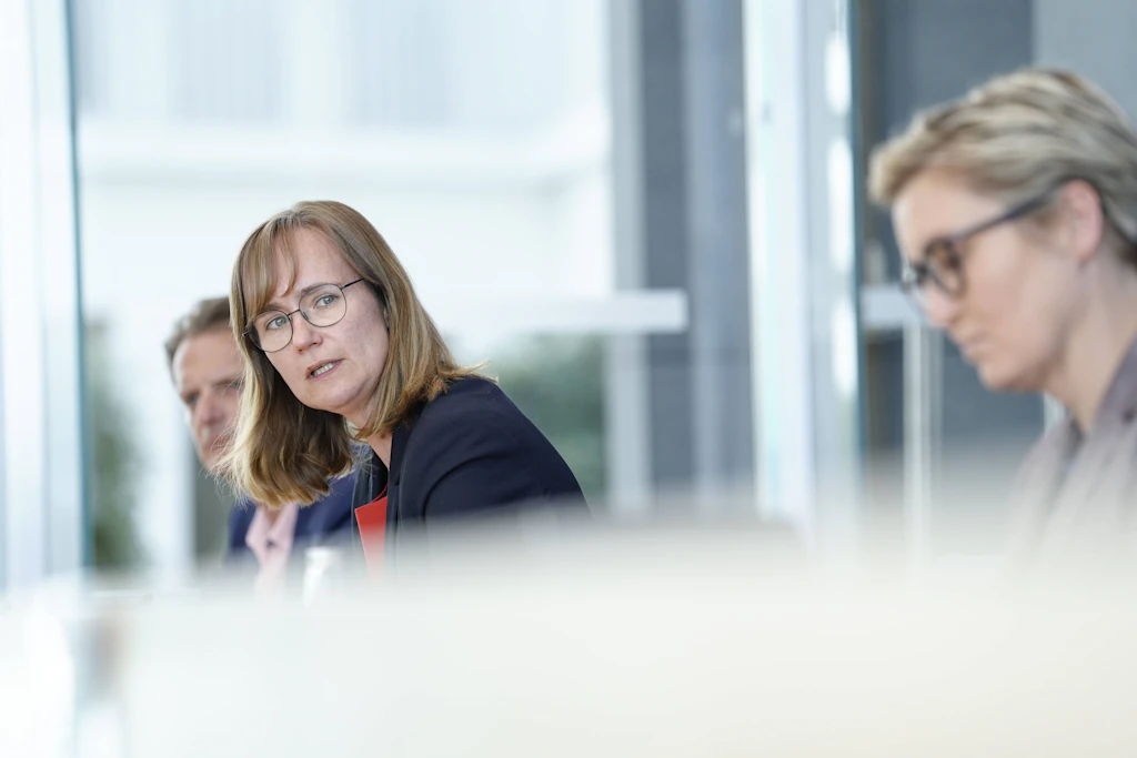Linken-Spitzenkandidatin Eva von Angern möchte die AfD mit allen Mitteln von der Regierung fernhalten – und dafür notfalls mit der CDU kooperieren.