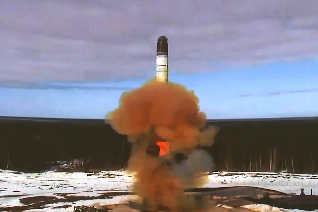 RS-28-Sarmat-Interkontinentalrakete beim Start (Archivbild, 2022). Russland testete den Raketentyp am 12. Mai 2026 erneut erfolgreich.