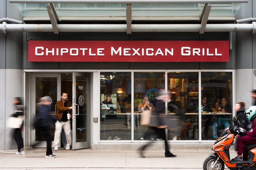Eine Chipotle-Filiale in den USA. Die Restaurantkette hatte Jalapeños des betroffenen Lieferanten erhalten und wechselte am 20. Juli den Anbieter.