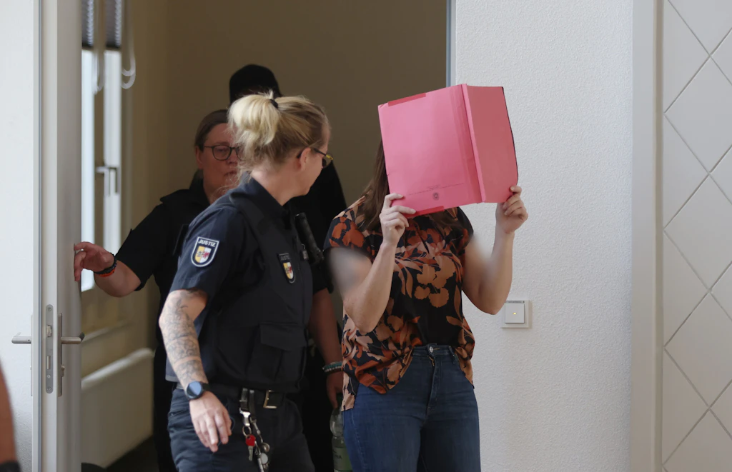 Mordprozess Fabian: Angeklagte schreit Schwester an, Zweifel am rekonstruierten Tathergang