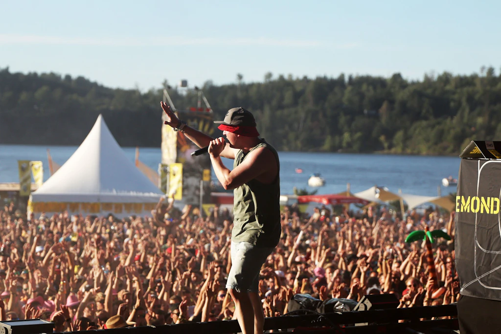 Traumwetter fürs Techno-Festival an der Bleilochtalsperre bei Saalburg in Thüringen.