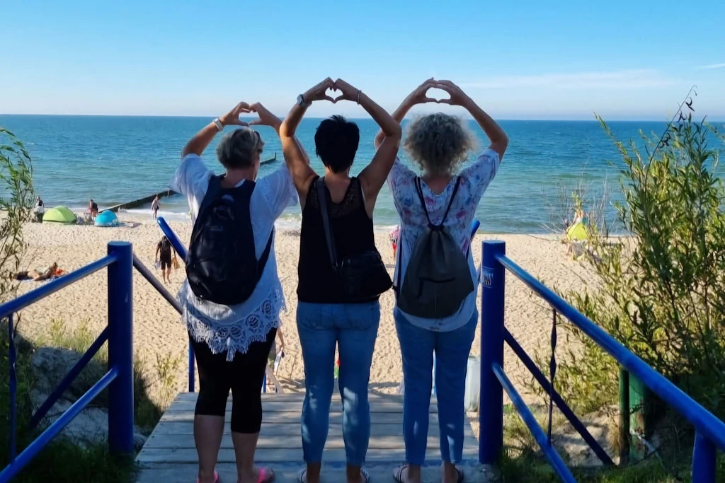 3 Damen am Ostseestrand