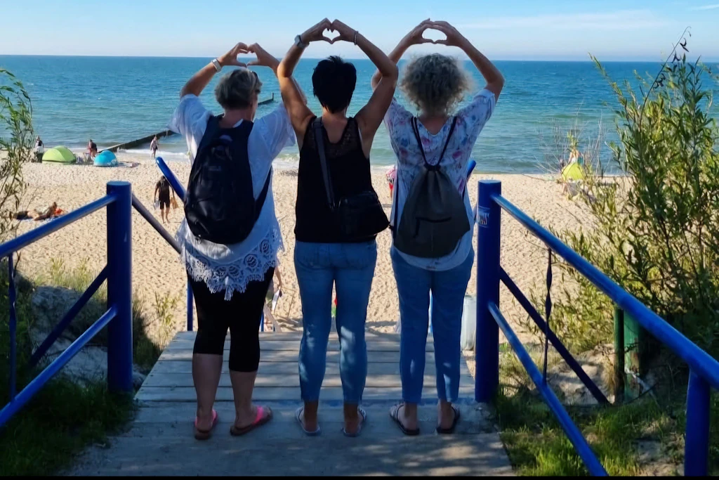 3 Damen am Ostseestrand