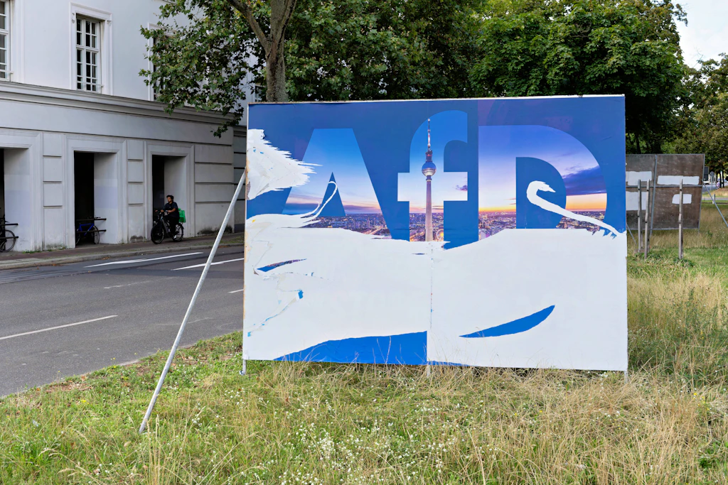 Ein Wahlplakat der AfD zur Wahl zum 20. Abgeordnetenhaus von Berlin