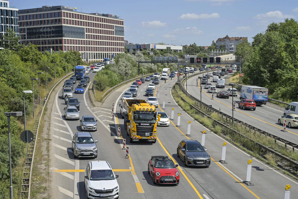 Die Berliner Stadtautobahn A100, Höhe Sachsendamm