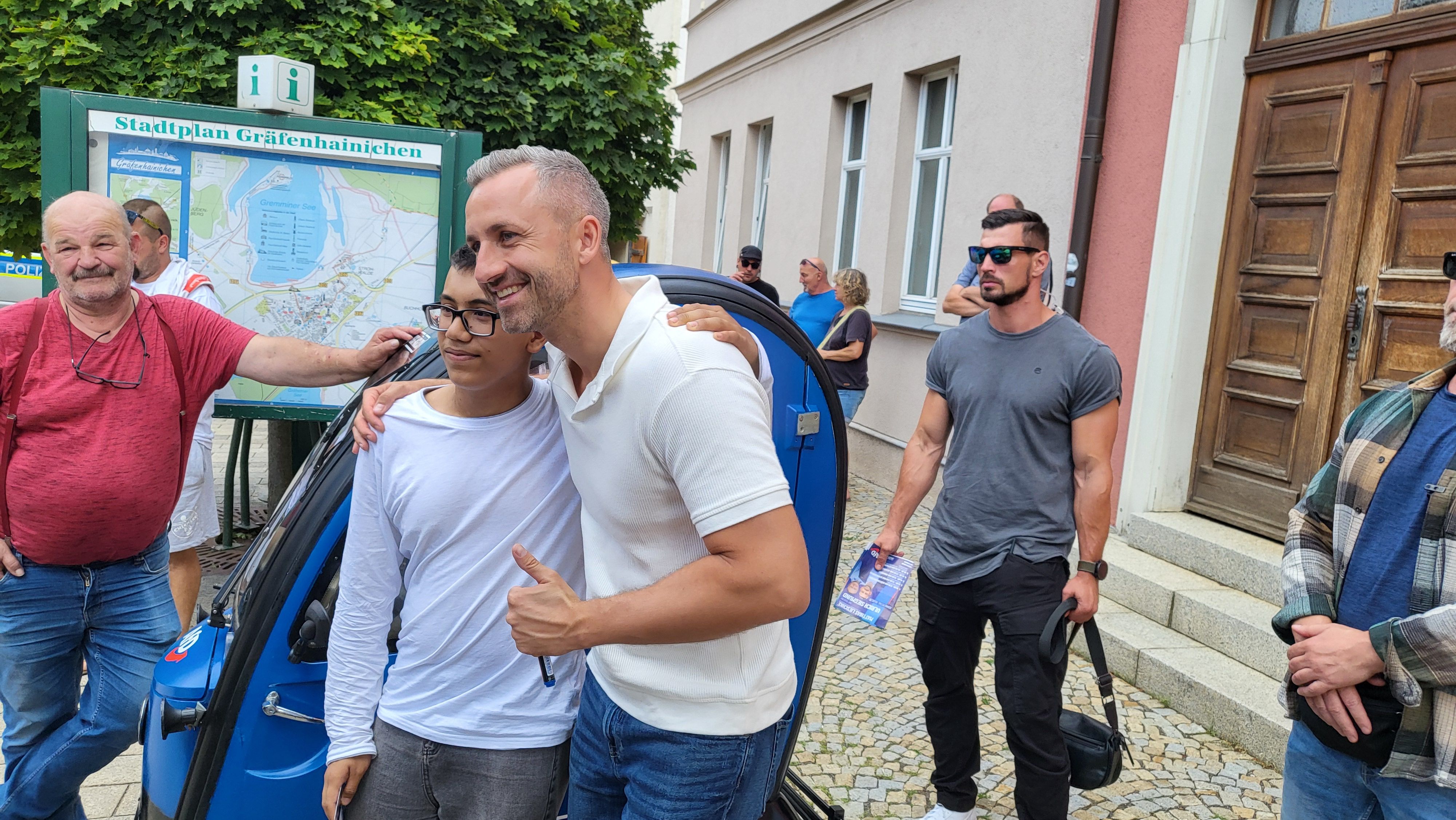 „Der Uli läuft zur Hochform auf“: Teure Versprechen, null Widerspruch in der Provinz