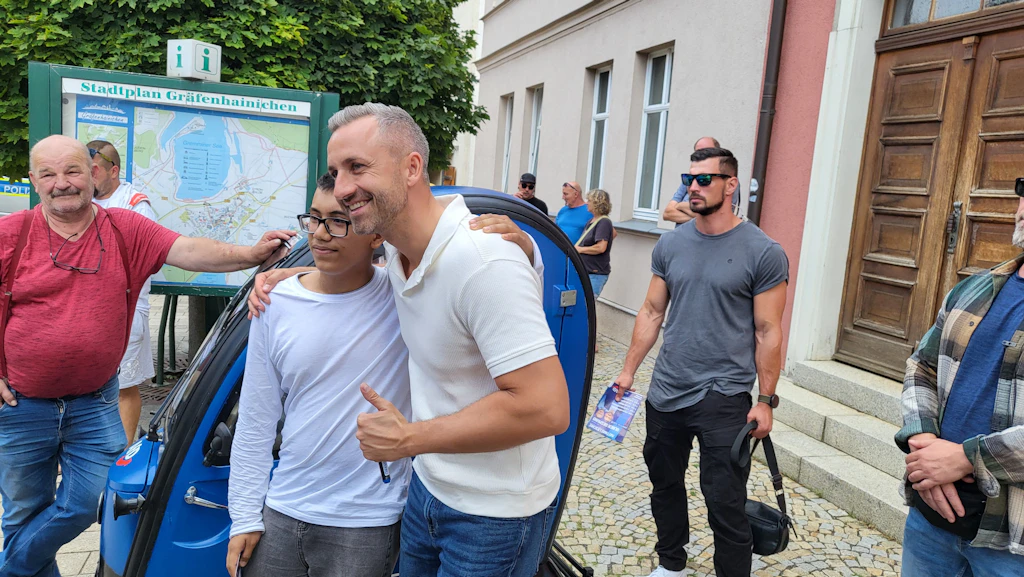 „Der Uli läuft zur Hochform auf“: Teure Versprechen, null Widerspruch in der Provinz