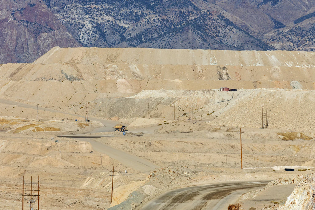 Tagebau in Round Mountain im US-Bundesstaat Nevada. Das Bild zeigt nicht das neue Wolfram-Vorkommen im Railroad Valley, verdeutlicht aber die Dimension des Rohstoffabbaus in der Region.