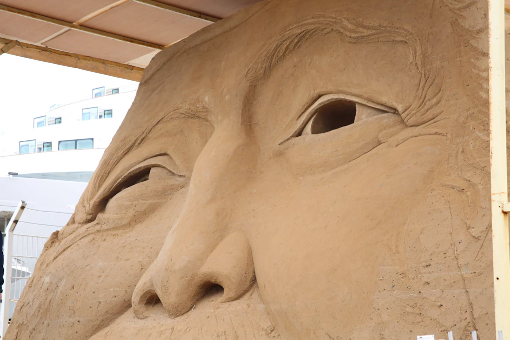 Die Sandfiguren an Pier 7 allein waren eine Reise wert.