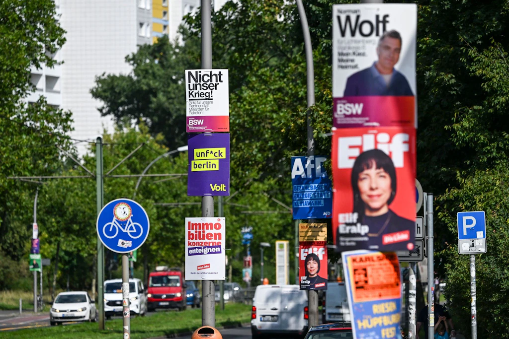 Wahlplakate für die Berliner Abgeordnetenhauswahl am 20. September 2026.