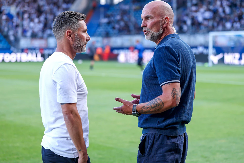 Markus Babbel, früher selbst Trainer von Hertha BSC und heute TV-Experte, war in Bochum im Gespräch mit dem aktuellen Hertha-Cheftrainer Stefan Leitl (l.) zu sehen.