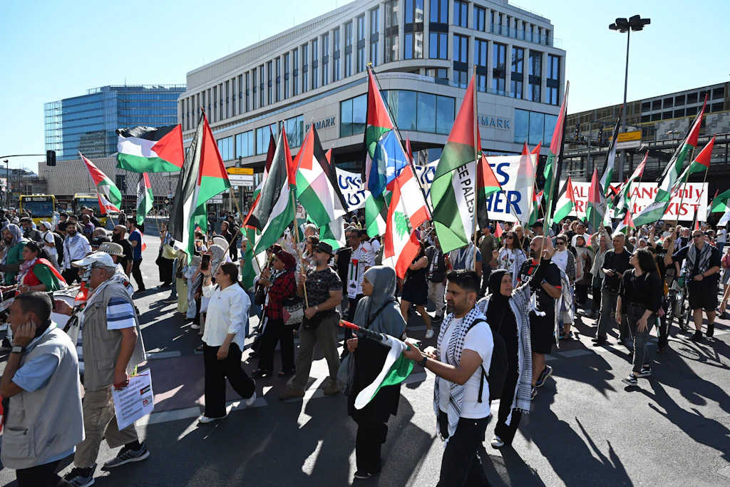 Pro-Palästina-Demo in Berlin: Mit dem importierten Antisemitismus stiegen auch die antisemitischen Straftaten rasant an.