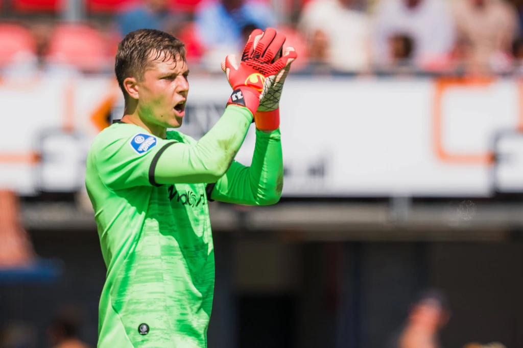 Der ehemalige Torwart von Hertha BSC Tjark Ernst feierte Sonntag sein Debüt bei Feyenoord Rotterdam im Stadtderby gegen Sparta.