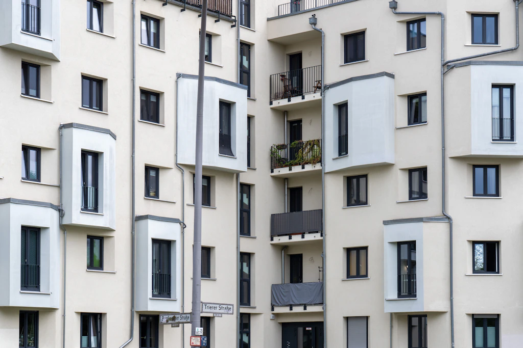 Ein neu gebautes Wohnhaus in der Trierer Straße in Berlin-Weißensee