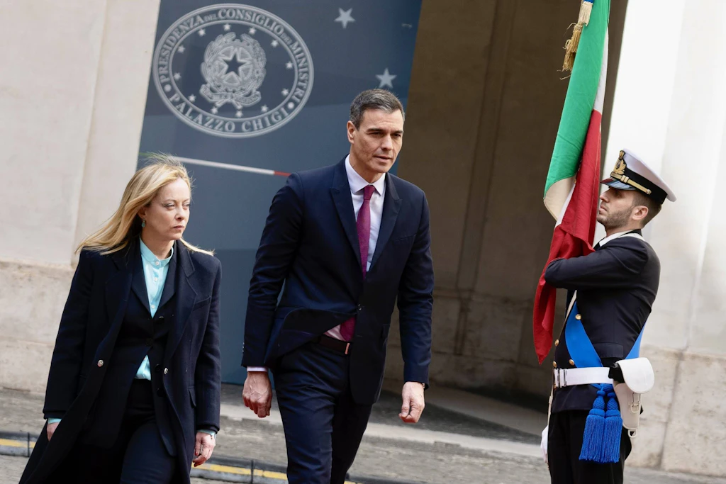 Meloni macht Sánchez für Europas Migrationsprobleme mitverantwortlich. Nach der Krise von Ceuta reagieren beide Regierungen nun mit Grenzkontrollen.