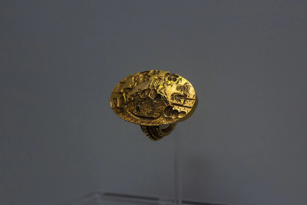 Antike Ringe aus Meteoriten: Warum Griechenlands Elite Schmuck aus dem All trug