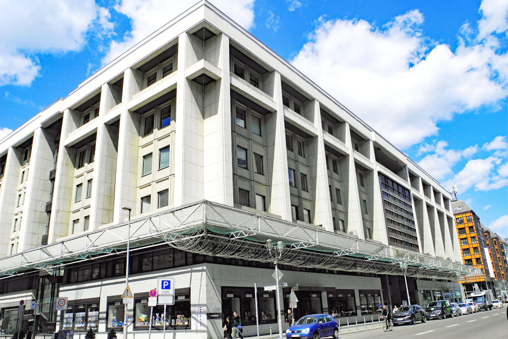 Das Russische Haus in der Friedrichstraße: Sind hier Putins Spione?