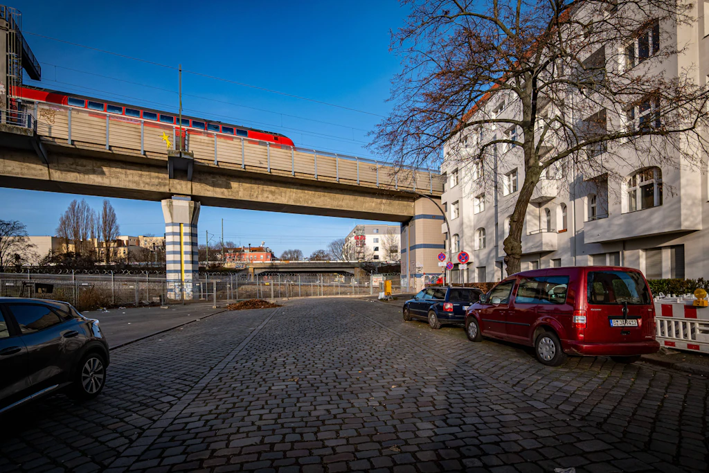 In der Fennstraße in Wedding beginnen am Dienstagmorgen umfangreiche Leitungsarbeiten.