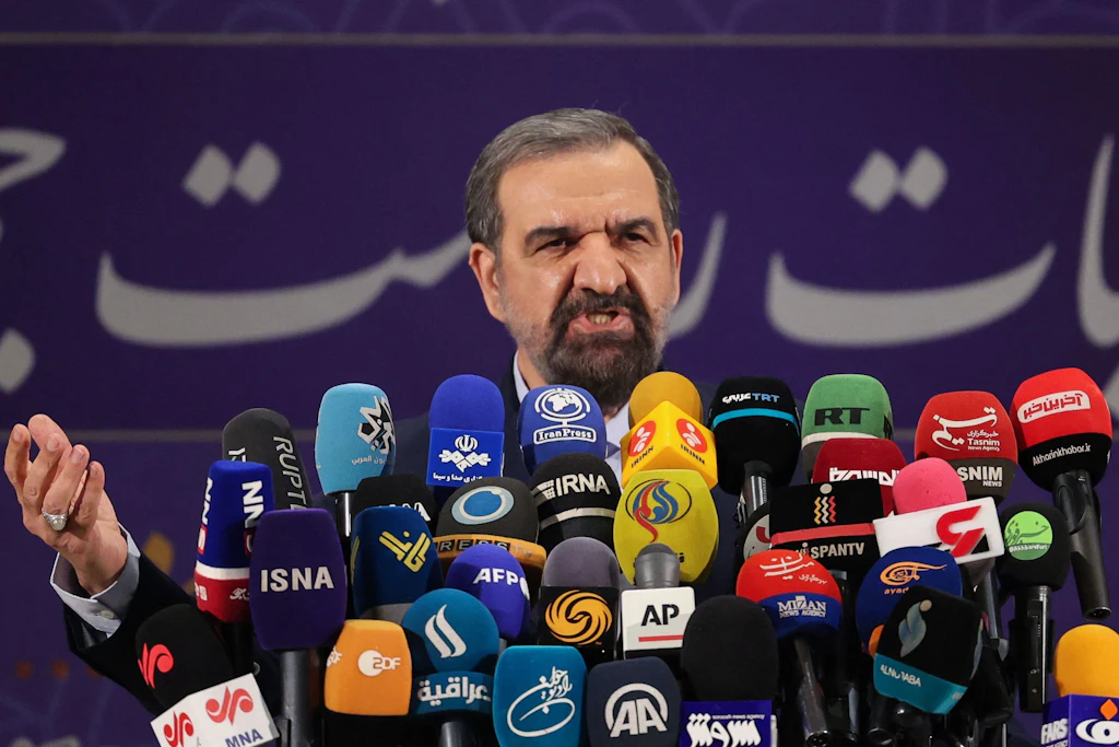 Mohsen Rezaei bei einer Pressemoinferenz in Teheran.