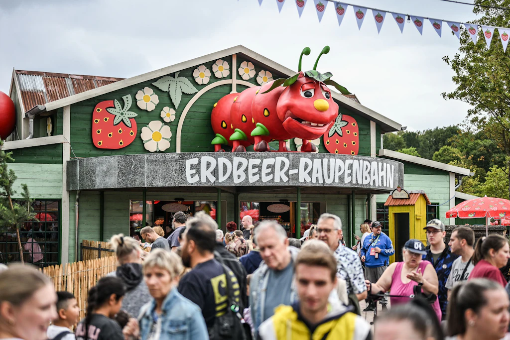 Auch die neue Erdbeer-Raupenbahn in Karls Erlebnisdorf in Oberhausen ist für den Freizeitpark-Preis nominiert. Ob es mit der Auszeichnung klappt?