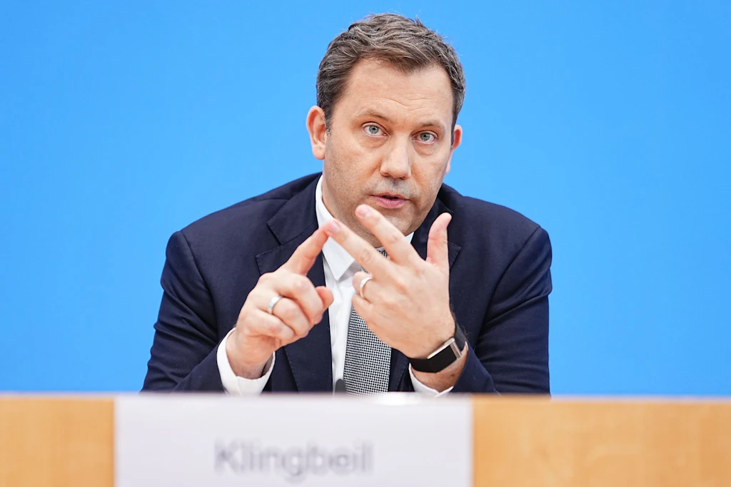 Streit um Vereinssteuern: Krach stellt sich gegen SPD-Chef Klingbeil