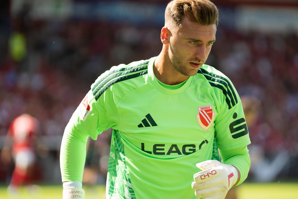 Während Hertha noch eine Eins sucht: Ex-Keeper liefert Bestwert in Liga zwei!