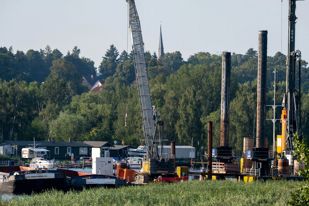 Bauarbeiten bei Wolgast an der neuen Peenestrombrücke nach Usedom