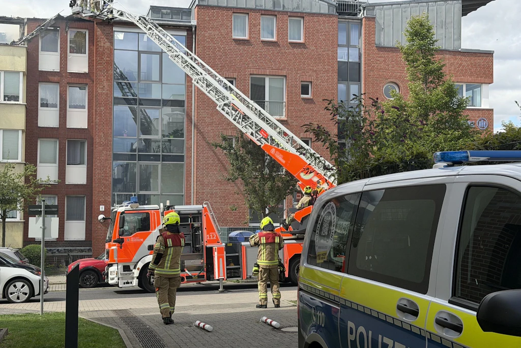Die Feuerwehr ist in Biesdorf im Großeinsatz.