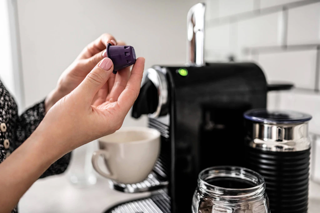 Neue EU-Regel in Kraft: Wohin Kaffeekapseln und Teebeutel jetzt gehören