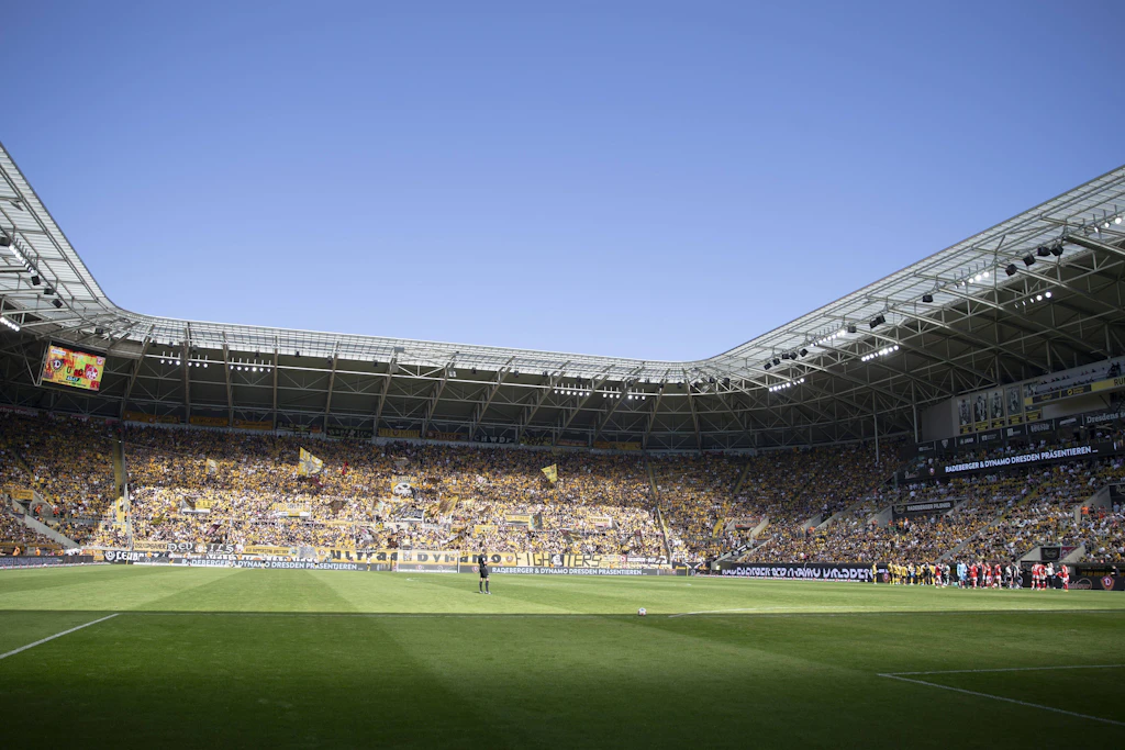 Hausordnung angepasst: Dynamo Dresden geht Influencern an den Kragen