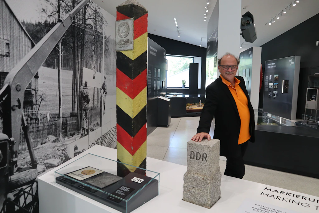 Robert Lebegern leitet das deutsch-deutsche Grenzmuseum am authentischen Ort. Hier in „Little Berlin“ wird Geschichte lebendig und ist am 3. Oktober jeden Jahres ein Grund zum Feiern.