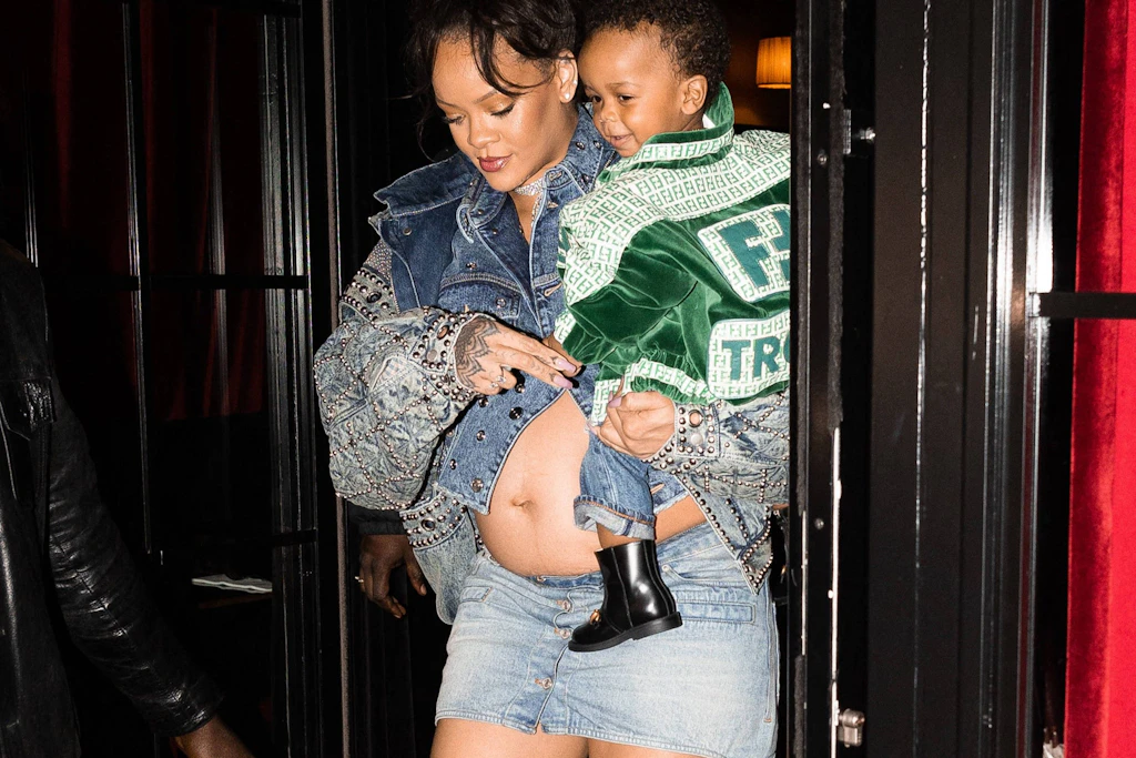 Rihanna im April 2023 schwanger in Paris: Die Sängerin brach mit ihren Schwangerschaftslooks Tabus.