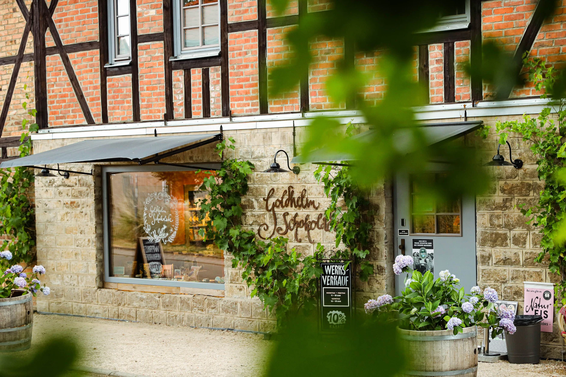 Goldhelm Schokolade hat einen Werksverkauf in Wülfershausen.