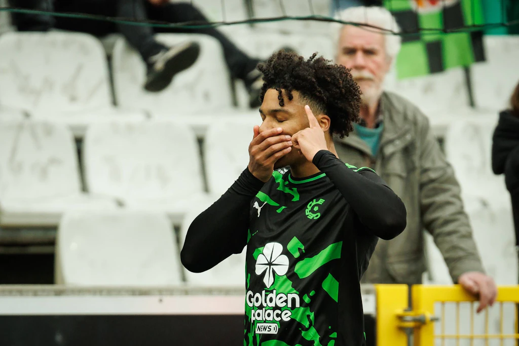Oluwaseun Adewumi, Neuzugang von Hertha BSC, hat einen speziellen Torjubel mit Hand vor dem Mund. Das könnte nach den neuen DFB-Regeln Probleme geben.