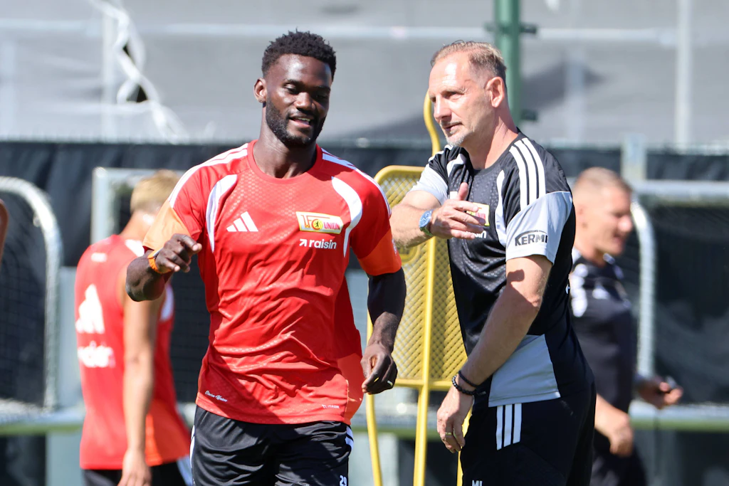 Emmanuel Latte Lath und auch Coach Mauro Lustrinelli geben ihre Bundesliga-Debüts am Sonnabend gegen Eintracht Frankfurt.