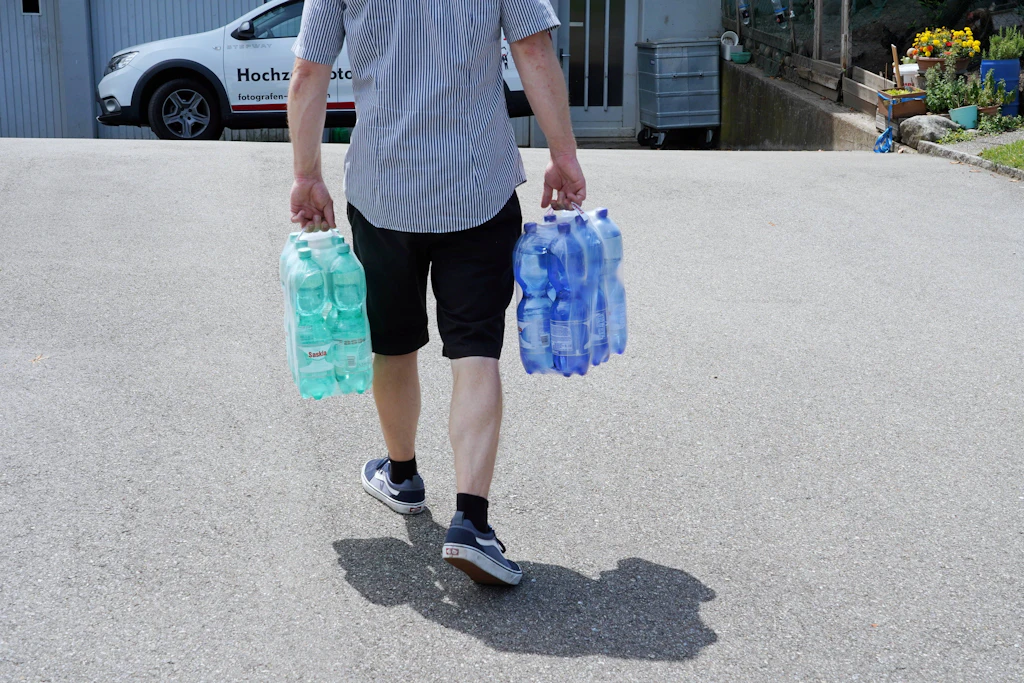 Das Saskia-Wasser, die beliebte Lidl-Eigenmarke, gibt es auch nur in Plastikflaschen. Warum eigentlich?