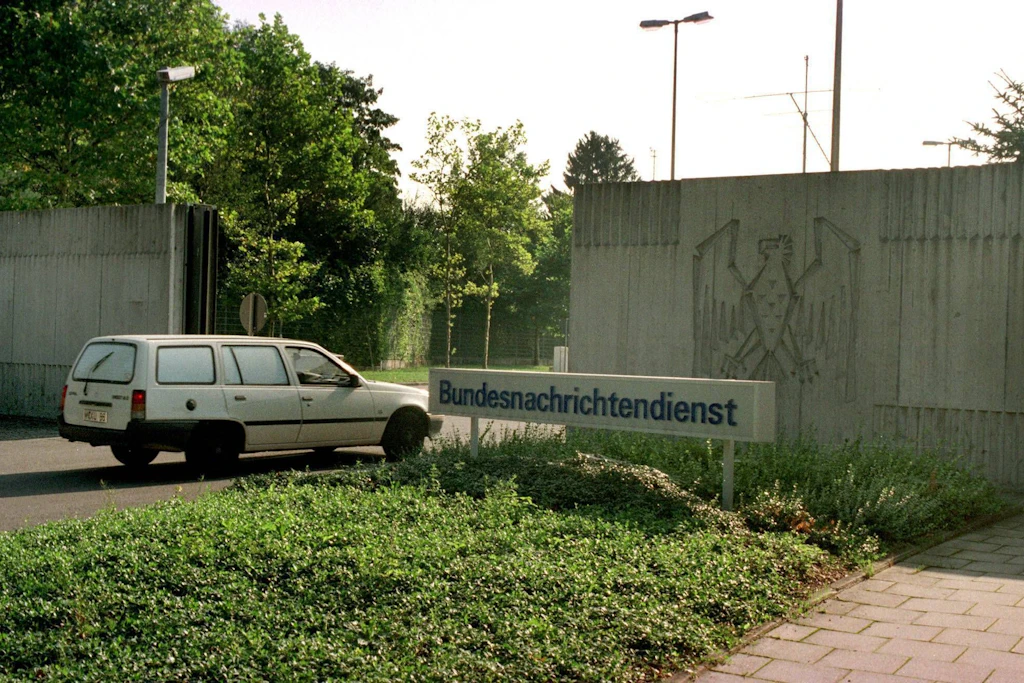 Der Eingang zur damaligen BND-Zentrale in Pullach (Bayern) in den 70er-Jahren.
