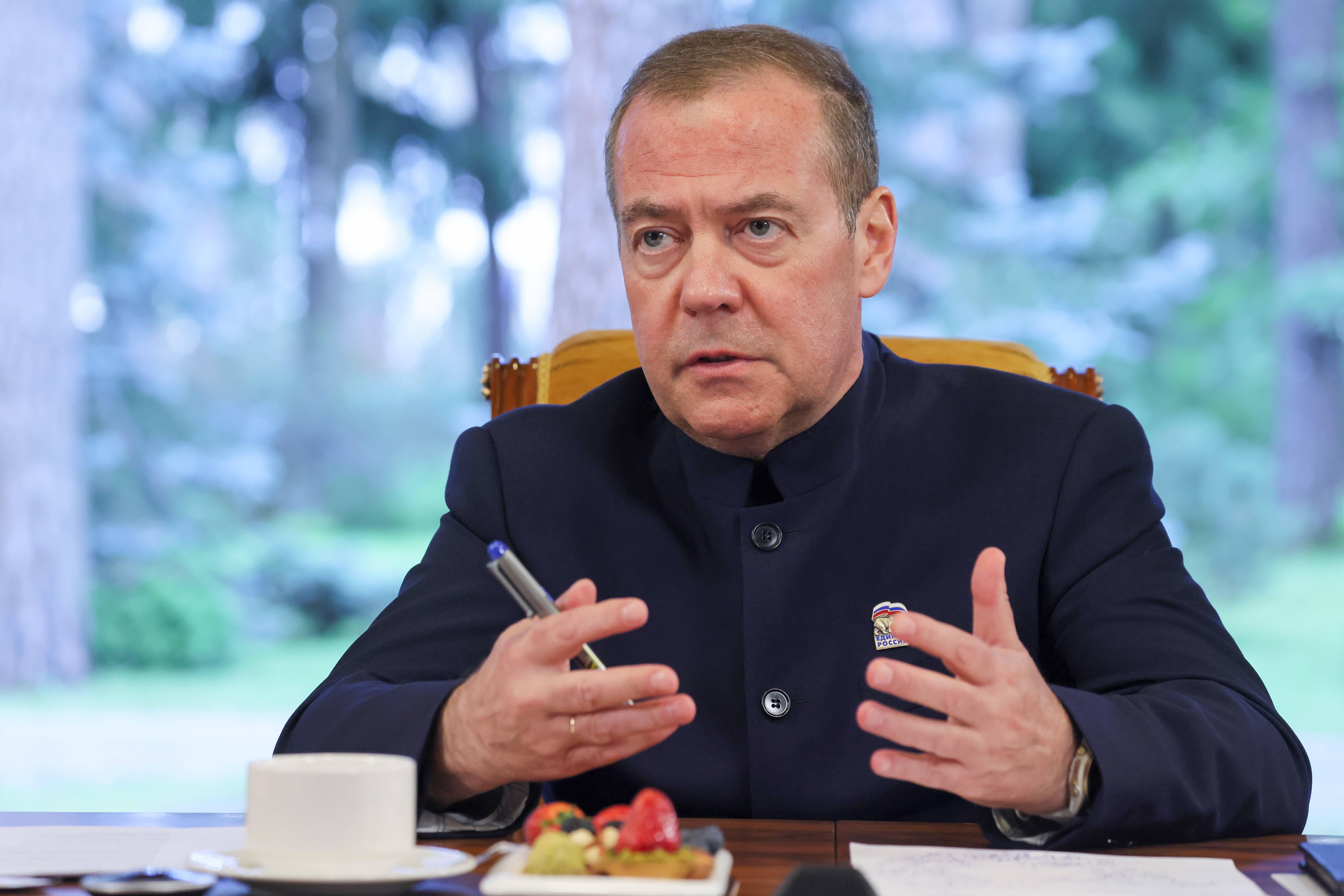 Ex-Präsident Medwedew droht FAZ-Journalisten nach Frage zu russischen Soldaten