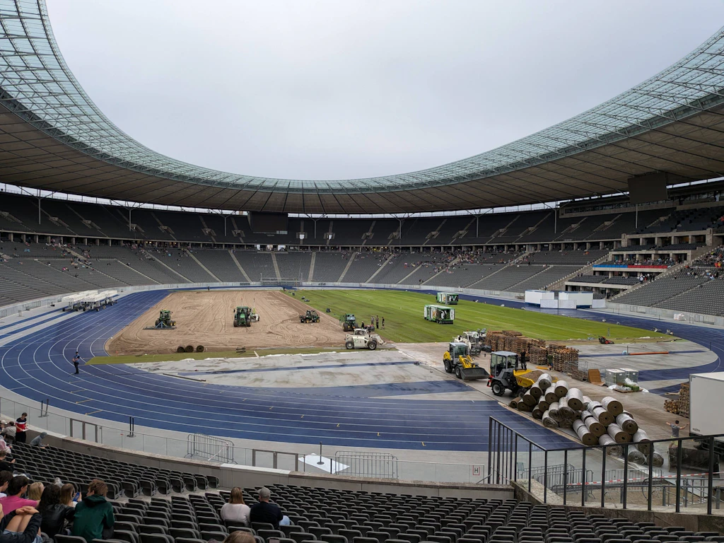 „Nur mit Turnschuhen“: Wie Hertha-Trainer Leitl sich aufs Olympiastadion einstellt