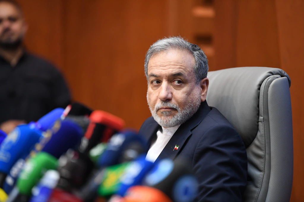 Irans Außenminister Abbas Araghtschi warnt die USA mit Blick auf die Straße von Hormus vor einer weiteren Fehlkalkulation.