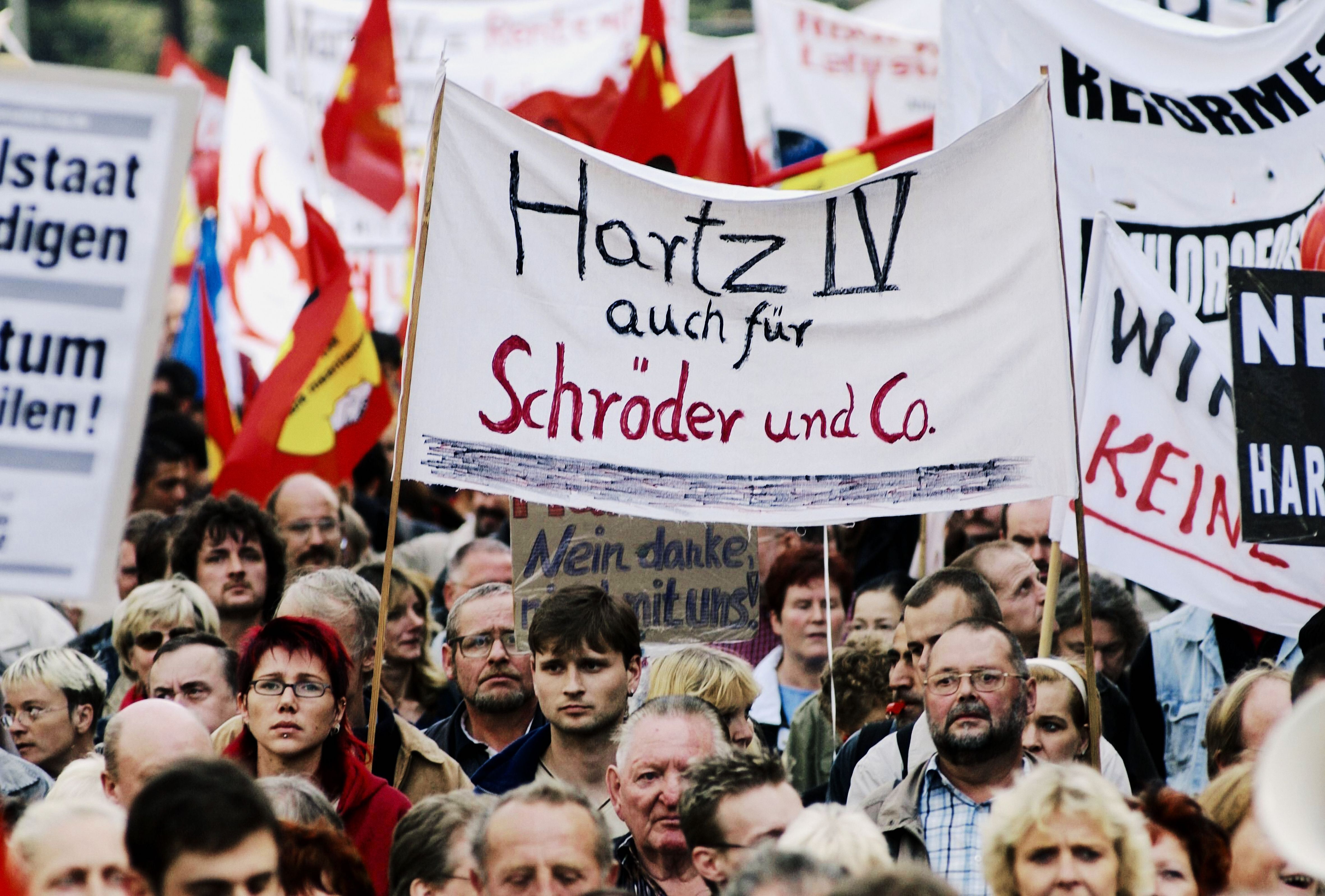 Das Schweigen der Lemminge: Sozialabbau statt Weltkrieg?