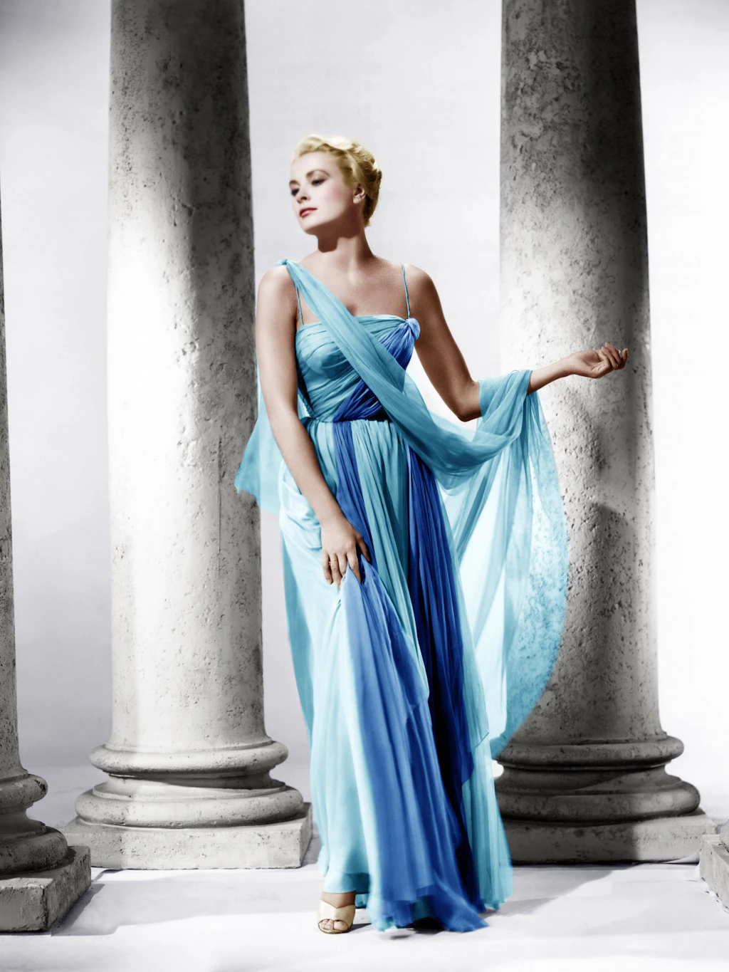 Grace Kelly in „Über den Dächern von Nizza“ („To Catch a Thief“, 1955): ein zeitloses Sinnbild für den glamourösen Riviera-Stil der 1950er-Jahre