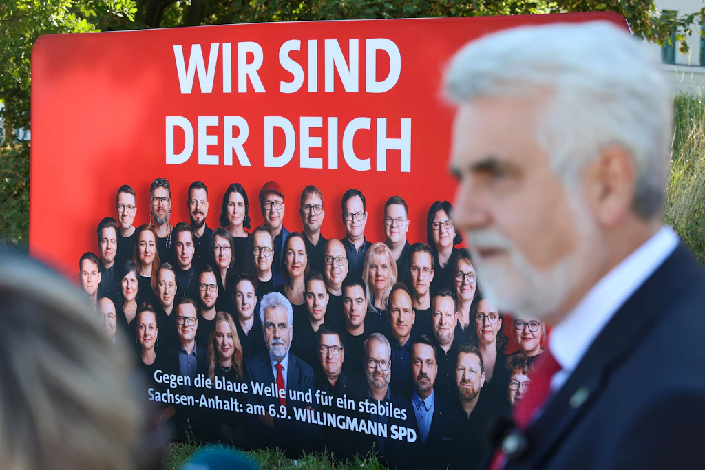 AfD bei 43 Prozent: SPD erklärt sich zum „Deich“ gegen die „blaue Flut“
