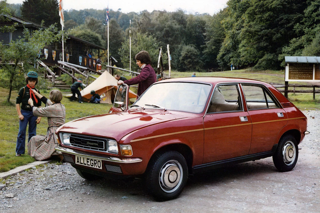 Das erste Serienmodell mit einem oben und unten abgeflachten Lenkrad: der Austin Allegro
