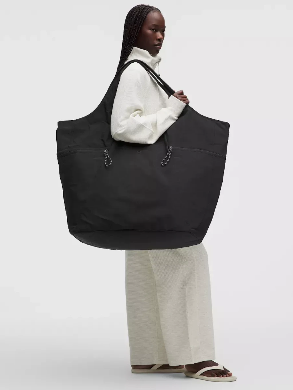 Die „Big-Ass Bag 80L“ von Lululemon kostet 248 Euro und amüsiert derzeit das Internet.