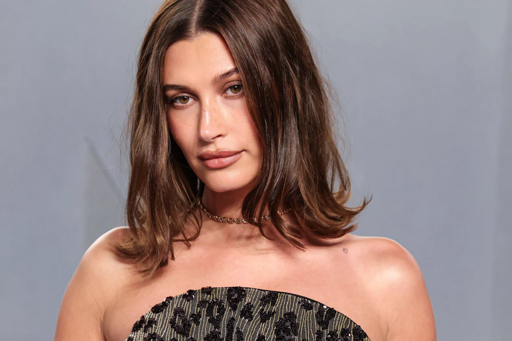 Hailey Bieber ist gerade maßgeblich daran beteiligt, dass das kultige 90er-Jahre-Accessoire wieder angesagt ist.