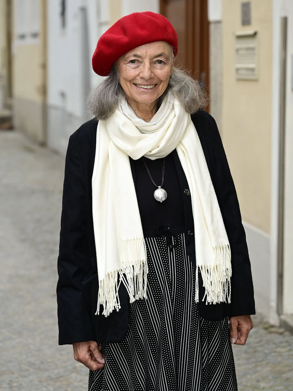 Als Zwölfjährige spielte Blanche Kommerell das Rotkäppchen im DDR-Märchen der DEFA. Das Bild zeigt sie im März anlässlich einer Lesung. Die rote Mütze ist geblieben!