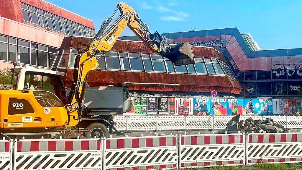 Nach verlorener Berlin-Wahl: Senat gibt DDR-Bad SEZ in Friedrichshain wieder zum Abriss frei